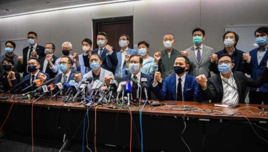 हांगकांग में पूरे विपक्ष का एक साथ विधान परिषद से इस्तीफा देने का फैसला