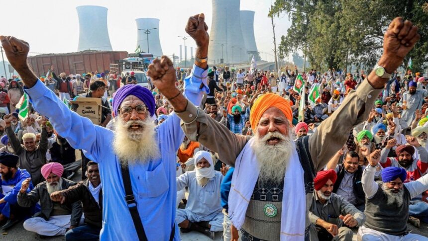 किसानों का भूख हड़ताल शुरू, दिल्ली के आसपास के कई हाईवे जाम