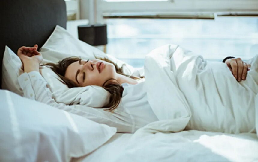 आपकी नींद में लापरवाही है जानलेवा, जानिए कम सोने के नुकसान