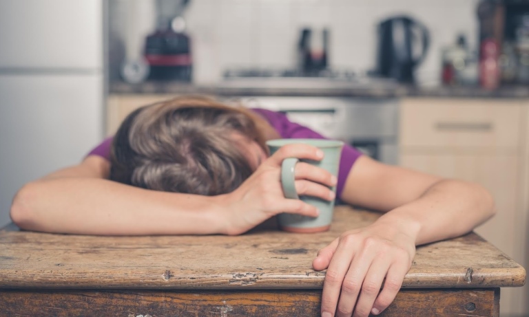 दोपहर की नींद को आदत बना लेने से सेहत पर क्या असर पड़ता है?