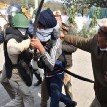 सिंघु बॉर्डर पर किसान और BJP समर्थक प्रदर्शनकारियों के बीच झड़प, SHO समेत 5 घायल