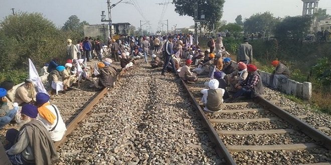 देशभर में ‘रेल रोको’ आंदोलन शुरू, किसानों ने किया रेलवे ट्रैक पर कब्जा