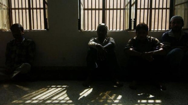 सरकार ने बताया, देश की जेलों में बंद कुल कैदियों में 65 फीसद SC-ST और OBC