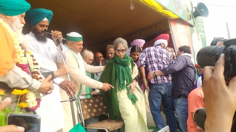 किसानों के समर्थन में 84 वर्षीय गांधी की पोती पहुंचीं गाजीपुर बॉर्डर, कही ये बात