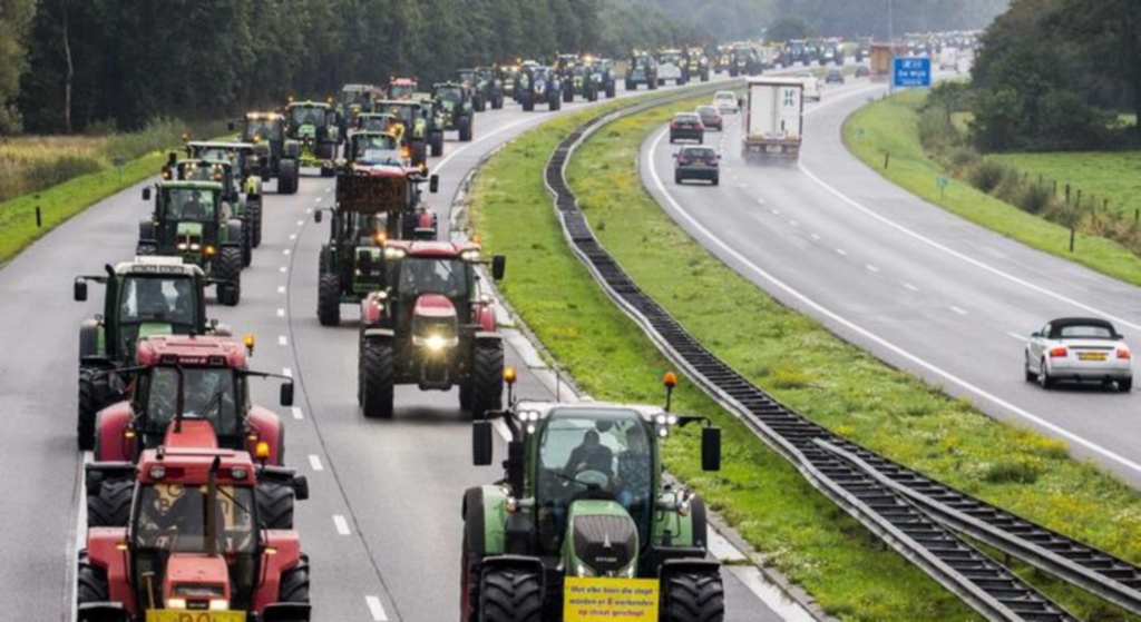 जर्मनी में भी ट्रैक्टर रैली, नए कानून के खिलाफ किसान राजधानी बर्लिन की सड़कों पर उतरें