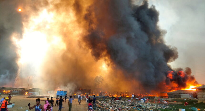 बांग्लादेश के रोहिंग्या शरणार्थी शिविर में भीषण आग, हजारों शरणार्थी हुए बेघर