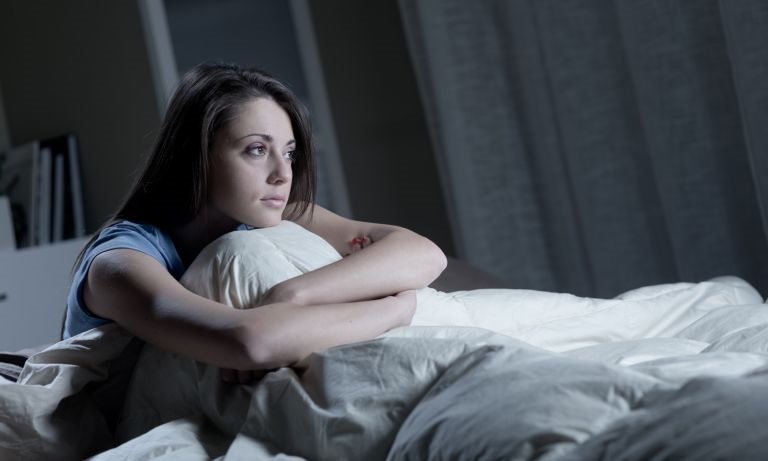आपकी नींद में लापरवाही है जानलेवा, जानिए कम सोने के नुकसान