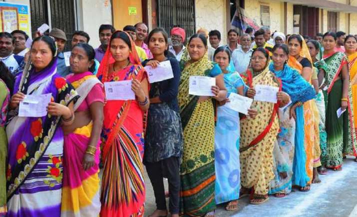 पश्चिम बंगाल में मतदान शुरू, BJP और TMC कार्यकर्ताओं के बीच झड़प, 16% मतदान