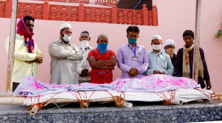 मुसलमानों का अंतिम संस्कार में मदद करने पर BJP नेताओं को आपत्ति, प्रतिबंध लगाने की मांग