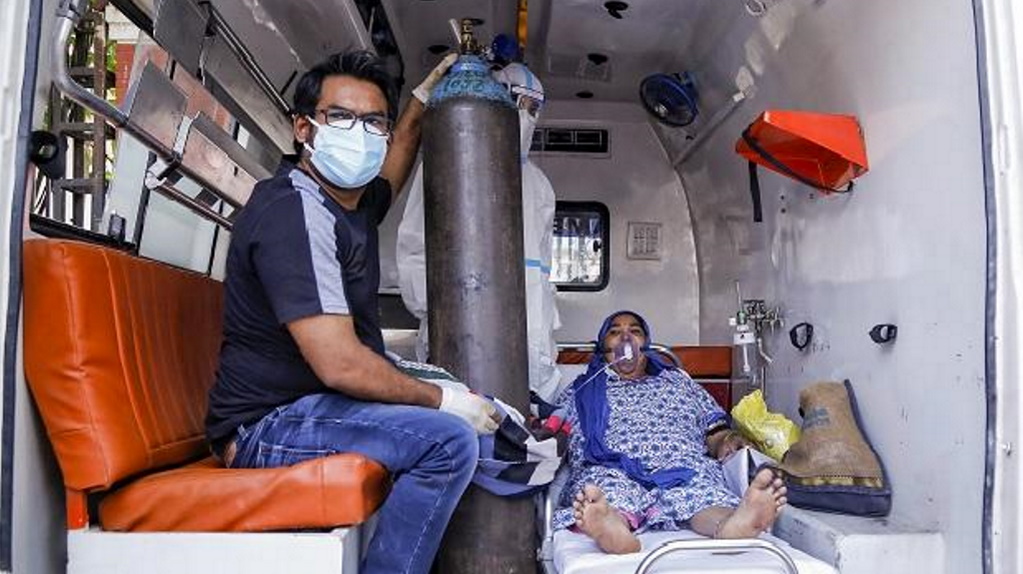 किसी ने ऑक्सीजन सप्लाई में रुकावट डाली तो उसे फांसी पर लटका देंगे: दिल्ली हाईकोर्ट