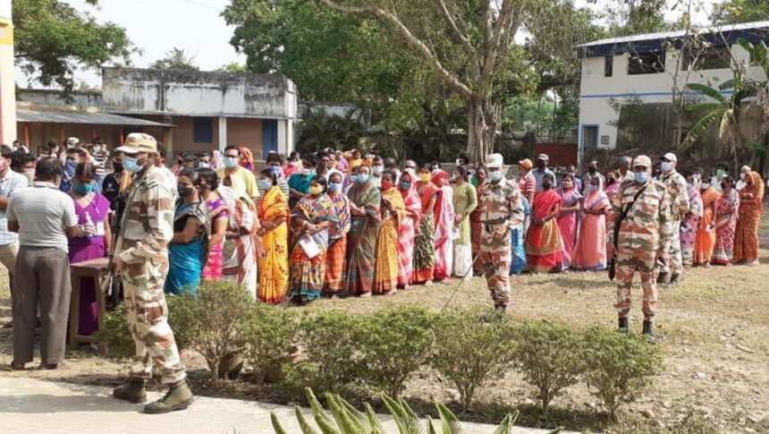 पश्चिम बंगाल में 11:30 तक 36.2% मतदान, TMC का CRPF पर BJP के पक्ष में वोटिंग कराने का आरोप