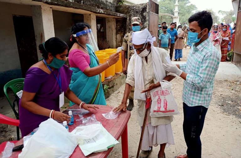 कोरोना महामारी के बीच पश्चिम बंगाल में छठे चरण का मतदान जारी