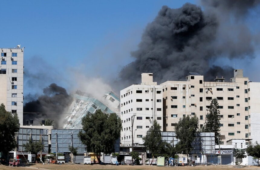 इस्राइल ने बमबारी कर अल-जज़ीरा और एसोसिएटेड प्रेस का दफ्तर उड़ाया
