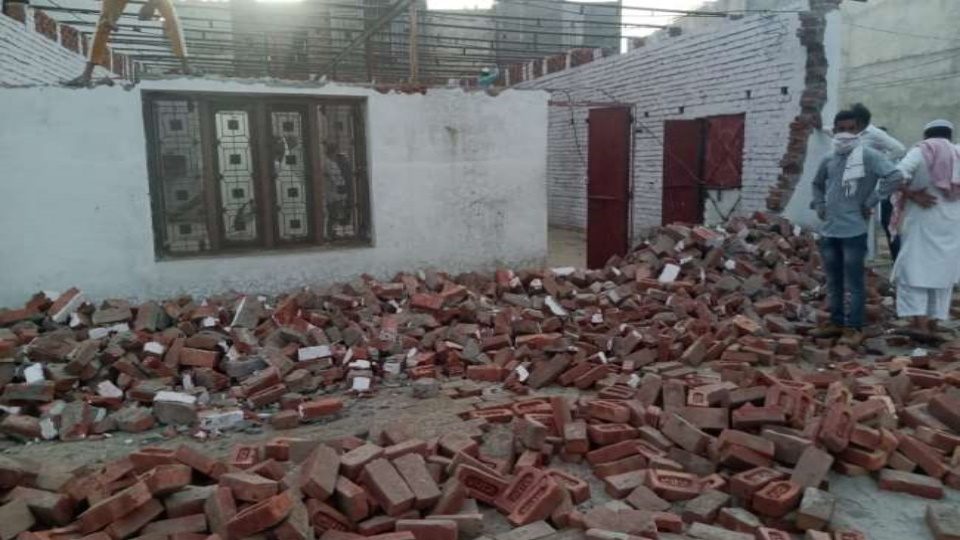 उत्तर प्रदेश में एक और मस्जिद प्रशासन ने तोड़ी, ओवैसी ने बोला योगी सरकार पर हमला