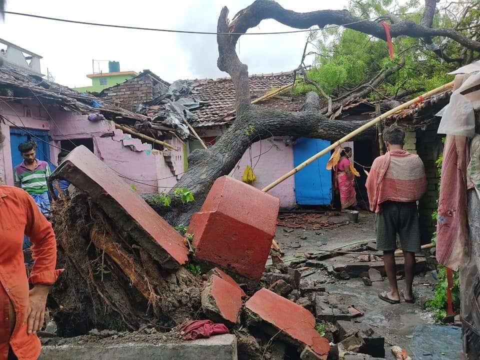 तट से टकराया यास तूफान, ओडिशा, बंगाल बिहार और झारखंड के कई जिलों में अलर्ट जारी