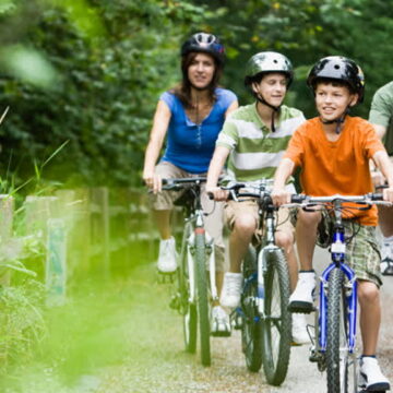 साइकिलिंग है सेहत के लिए बेहतरीन एक्सरसाइज, पर रखें इन बातों का ख्याल