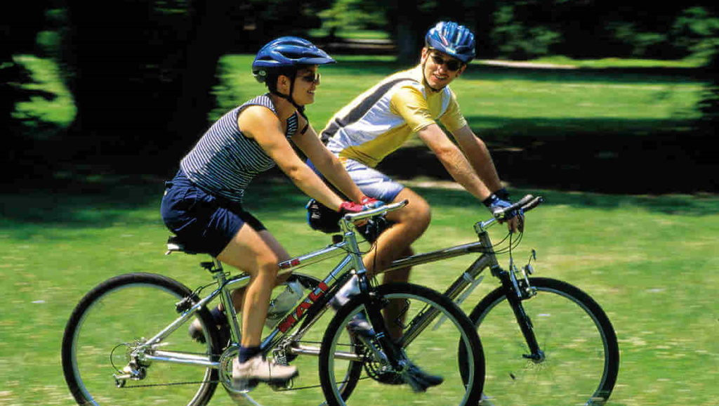 साइकिलिंग है सेहत के लिए बेहतरीन एक्सरसाइज, पर रखें इन बातों का ख्याल