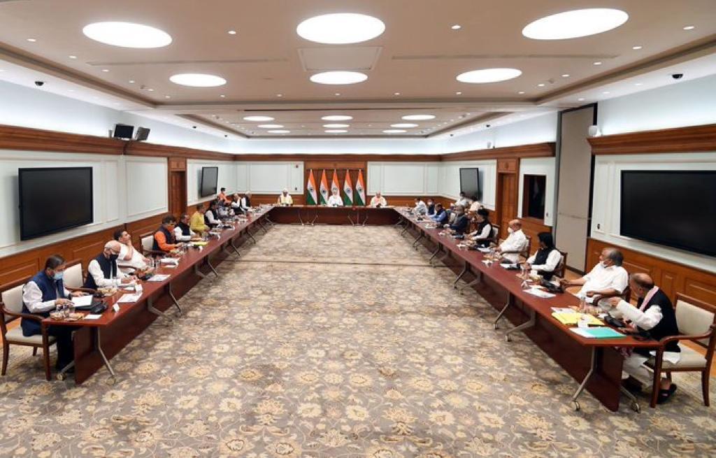 कश्मीरी नेताओं के साथ PM नरेंद्र मोदी की बैठक खत्म, जानें किससे क्या हुई बात