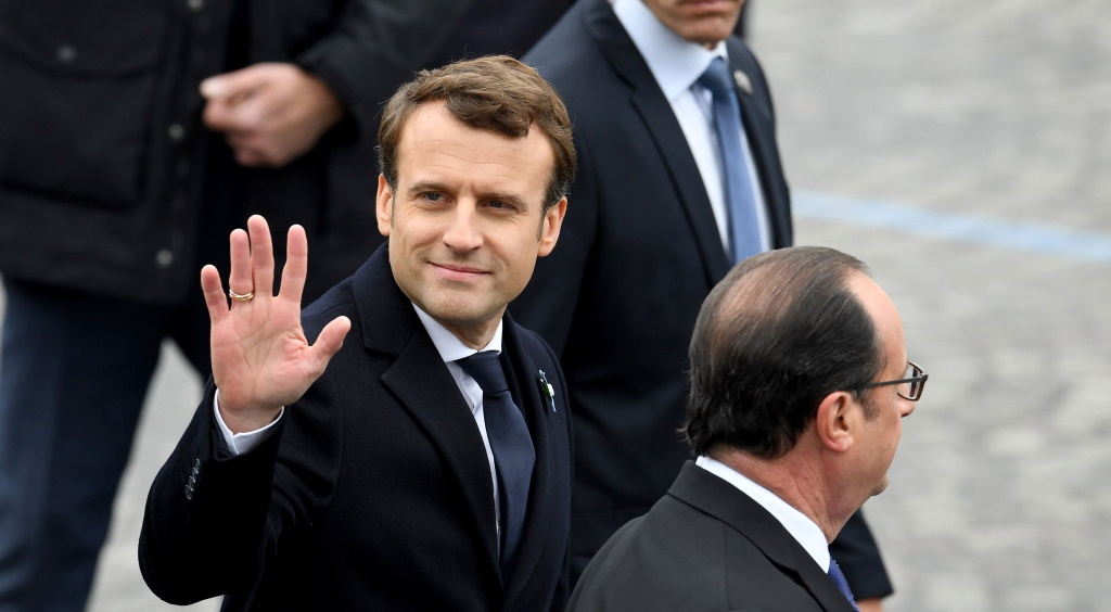 फ्रांस के राष्ट्रपति इमैनुएल मैक्रॉन को सरेआम एक शख्स ने मारा थप्पड़