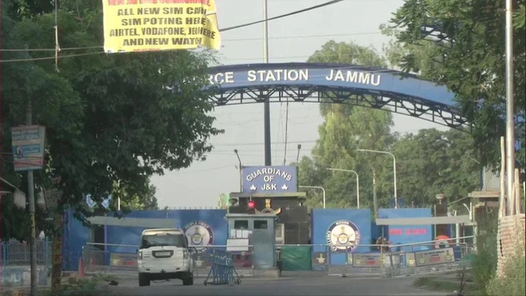 जम्मू एयरफोर्स स्टेशन पर ड्रोन हमला, 5 मिनट के अंतराल पर 2 धमाका, दो जख्मी