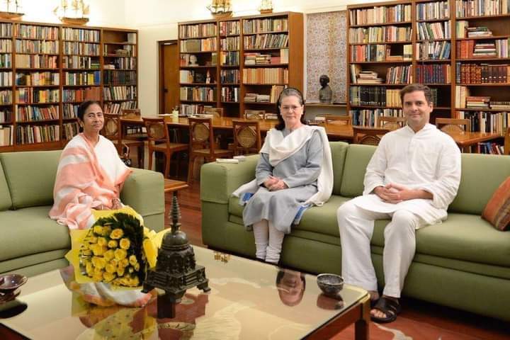 सोनिया गांधी से मिली ममता बनर्जी, बोलीं- BJP को हराना है तो सबको साथ आना होगा