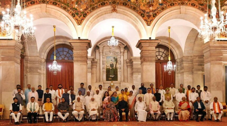मोदी कैबिनेट के 78 मंत्रियों में से 42% पर क्रिमनल केस, 90% करोड़पति