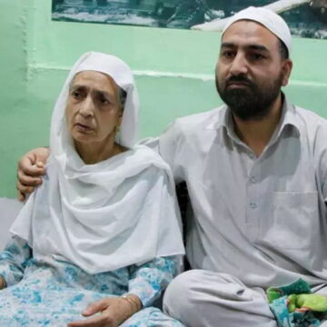 बशीर के माथे से 11 साल बाद आतंकवादी होने का कलंक हटा, बरी होकर श्रीनगर लौटे