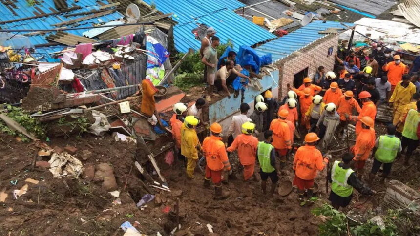 भारी बारिश के बीच मुंबई में दो जगहों पर दीवार गिरी, अब तक 23 लोगों की मौत