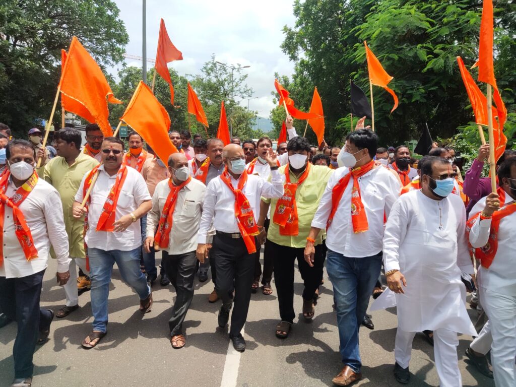 BJP नेता नारायण राणे के खिलाफ शिवसेना का बवाल, प्रर्दशन, पथराव और लाठीचार्ज