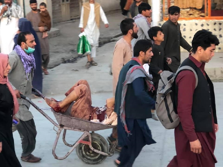 काबुल एयरपोर्ट के बाहर 2 धमाका, अब तक 13 की मौत, 15 घायल