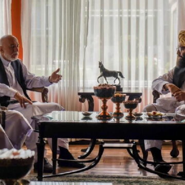 सरकार बनाने के लिए तालिबान का करजई और अब्दुल्ला के साथ बैठक