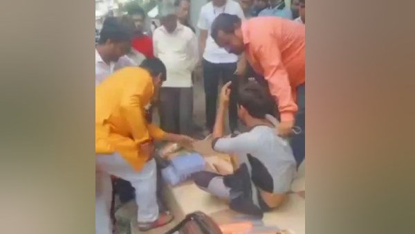 इंदौर में रक्षाबंधन पर चुड़ी बेचने गए युवक के साथ मार-पीट, जानें असल मामला