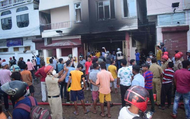 त्रिपुरा में फिर भड़की हिंसा, दर्जनों गाड़ियां और बिल्डिंग आग के हवाले, BJP पर आरोप