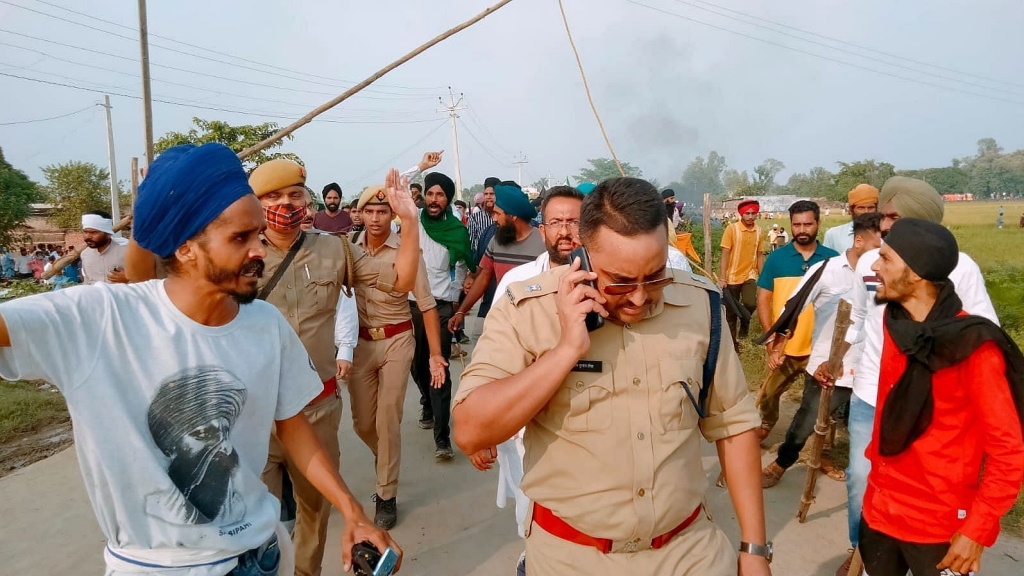 खूनी संघर्ष में तब्दील हुआ लखीमपुर खीरी मामला, BJP कार्यकर्ताओं समेत 8 की मौत