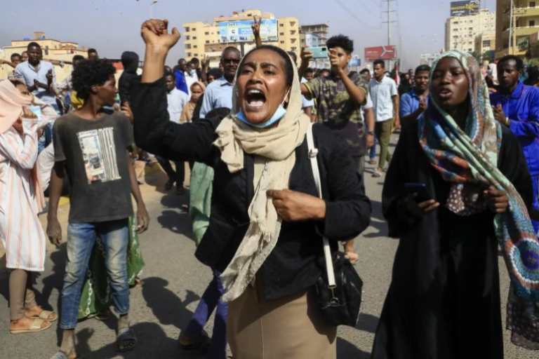 सूडान की सेना ने अंतरिम सरकार का किया तख्तापलट, PM समेत दूसरे नेता गिरफ्तार