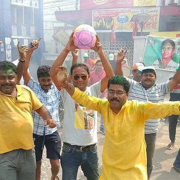 ममता बनर्जी को भवानीपुर सीट पर भारी बढ़त, TMC कार्यकर्ताओं ने जश्न मनाना शुरू किया