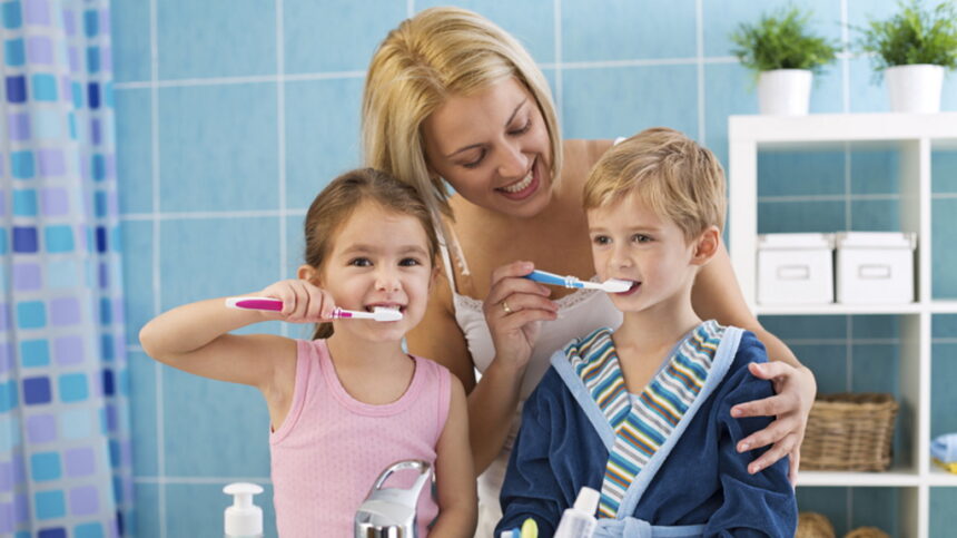 अपने दाँतों को ठीक से ब्रश कैसे करें? जानें सबसे सही तरीका