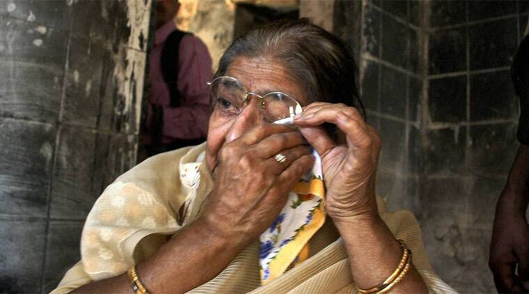 गुजरात दंगों में मोदी समेत 64 लोगों को दिए  क्लीन चिट रिपोर्ट हमें दिखाया जाए: सुप्रीम कोर्ट
