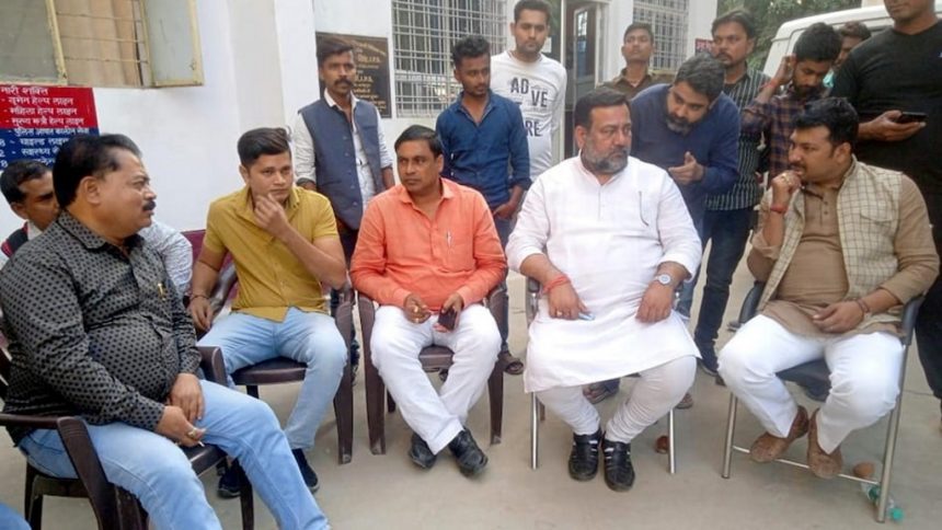 फतेहपुर में BJP नेता को दौड़ा-दौड़ाकर पीटा, सपा नेताओं पर लगा आरोप