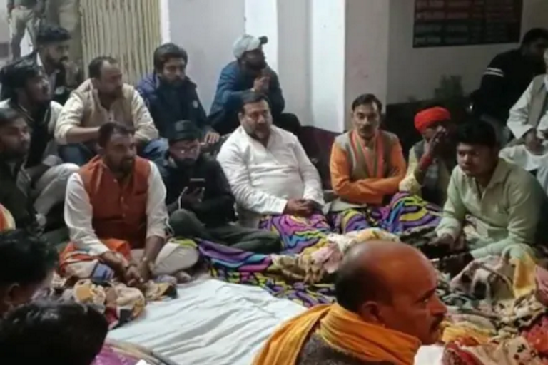 फतेहपुर में BJP नेताओं को दौड़ा-दौड़ाकर पीटा, सपा नेताओं पर लगा आरोप