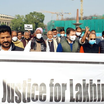 लखीमपुर कांड को लेकर विपक्ष का संसद भवन से विजय चौक तक पैदल मार्च