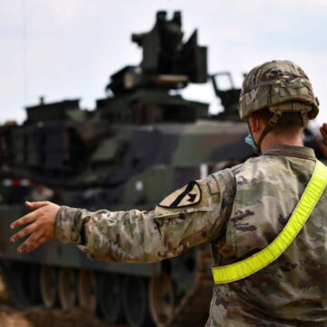 यूक्रेन को लेकर कभी भी छिड़ सकता है जंग, अमेरिकी सैनिक पोलैंड रवाना
